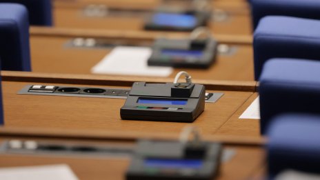 С 227 гласа "за" Народното събрание одобри оставката на кабинета "Желязков"