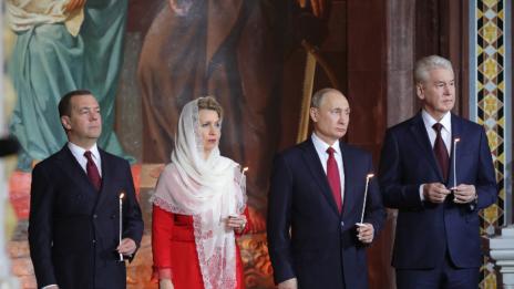 Владимир Путин запали свещ за Великден