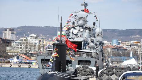 Турски подводница и фрегата пристигнаха във Варна (СНИМКИ)