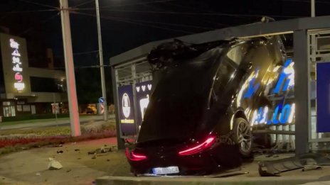 Шофьорът зарязал AMG-то и избягал от инцидента в "Аспарухово"