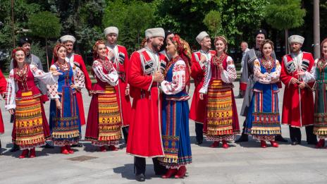 Кубанските казаци пяха и танцува със саби пред НДК