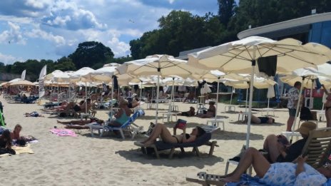 Проверяват сигнал за замърсяване на плажа във Варна