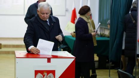 Евроскептичната "Право и справедливост" печели вота в Полша