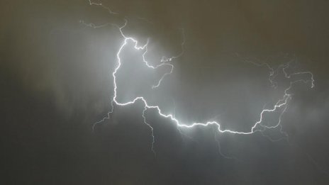 Горещо и гръмотевично ще е в петък
