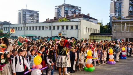 Еднократната помощ за първокласници остава 250 лв.