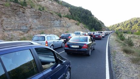 2 км е колоната от чакащи автомобили при ГКПП "Кулата"- "Промахон"