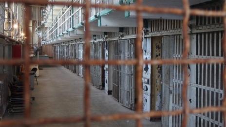 10 години затвор за педофил-изнасилвач