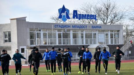 Черно море с двучасова тренировка на стадион "Младост" във Варна