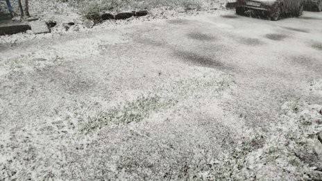 Сняг на парцали заваля във Варна