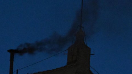 Няма избран папа след първото гласуване