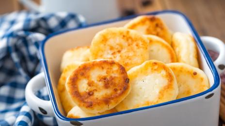 Солени мекици със сирене