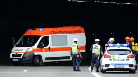 Двама души са с опасност за живота след катастрофа край Добрич  