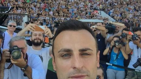 Митко актуализира "Фейсбук"-а