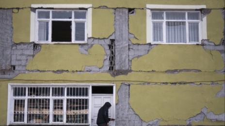 Десетки училища в Истанбул затворени заради земетресението  