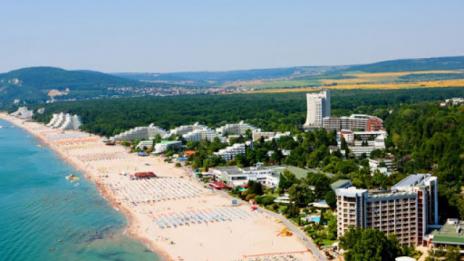 Курортно ДМС: На север от Варна дават по 500 лева, за да се ваксинираш