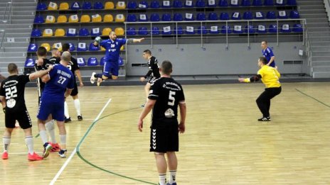 Хандбал: „Шумен 61“ губи с 1 гол в инфарктно дерби при мъжете