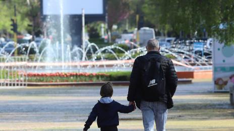 Родителите вече може да кандидатстват за еднократна помощ от 375 лв.