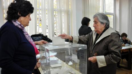 Жалбите в ЦИК: Редене по азбучен ред, разделени кабинки...