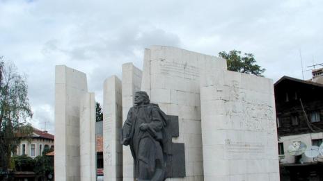 Порой разкопа улиците на Банско