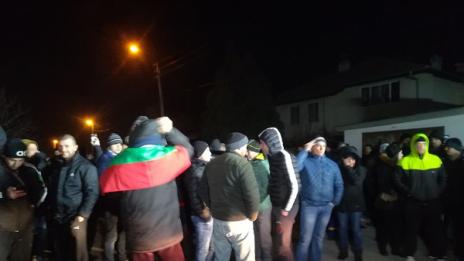 Съдът решава дали да остави в ареста задържаните за побоя във Войводиново
