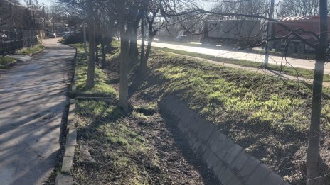 Почистиха деретата, каналите и канавките във Варна