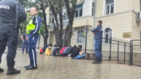 Арестуваха украинец за трафик на бежанци у нас