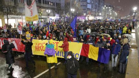 Хиляди румънци: Долу министърът на правосъдието!