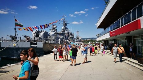 Хиляди разгледаха корабите на ВМС (СНИМКИ)