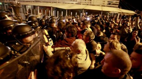 В Скопие отново стана горещо – избухнаха протести и контрапротести