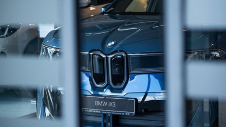Първа среща с бъдещето: BMW iX3 вече в дилърствата на &ldquo;М Кар Груп&rdquo; в страната