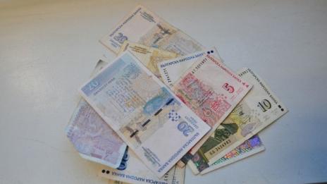 Баба даде 4 700 лева за "свободата" на внука си