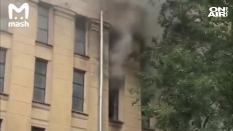 Руският държавен архив за литература и изкуство в Москва избухна в пламъци. 