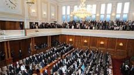 Опозицията осигури кворум в парламента за оставката на кабинета