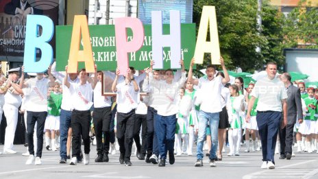 Букви от азбуката полетяха в небето на 24 май във Варна