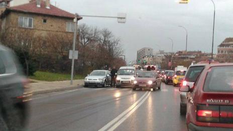 Катастрофа затруднява движението по бул. Цар Освободител