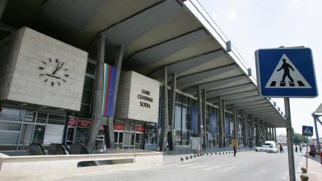 Група мигранти, пристигнали на Централна гара, притесниха чакащите пътници