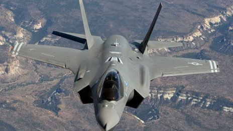 САЩ приземиха изтребители F-35 Lightning II – катапултират седалките! ВИДЕО