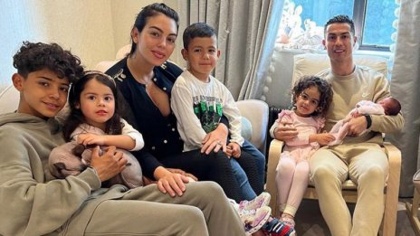 Оперираха едно от децата на Роналдо