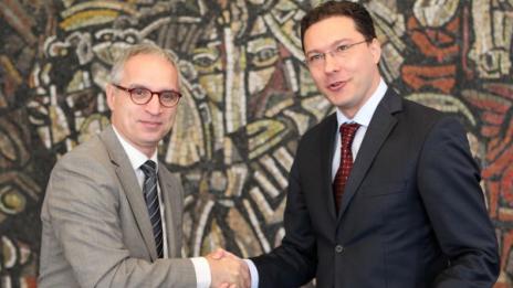Контролираме границите си, убеден е Митов