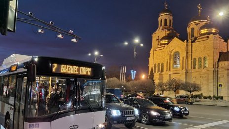 Безплатни автобуси във Варна в нощта на Великден