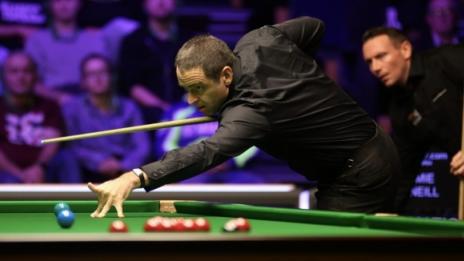 Рони О'Съливан се опази от ранно отпадане в English Open