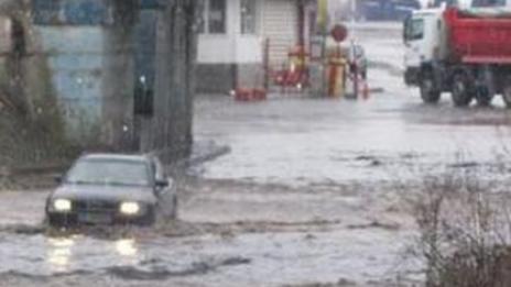 Бедствието в Бургас остава, валежите продължават до сряда