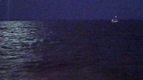 Полярният ни кораб спасява бедстваща яхта в Новогодишната нощ