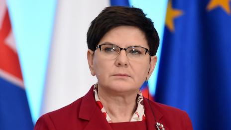 Полският премиер смята за арогантни изказвания на Макрон