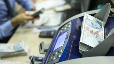 Турската лира отбеляза рекорден спад спрямо долара 