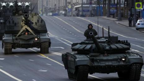 Руската армия се оборудва с машини за война в града