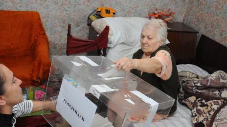  В мобилната секция всички гласуваха и в референдума