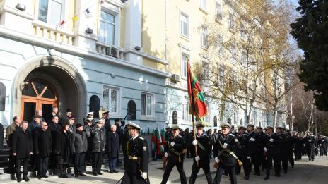 Висшето военноморско училище „Никола Йонков Вапцаров“ отбеляза 139 години от основаването си (СНИМКИ)