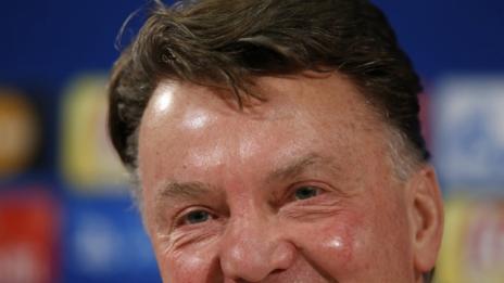 Ван Гаал шокира: Доволен съм от отношението на играчите ми  