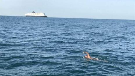 Александър Попов преплува успешно Ламанша за под 14 часа